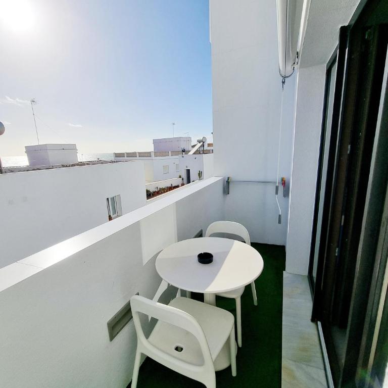Apartamentos El Arrecife - Studio with Sea View and Spa Bath (2 Adults) - 9
