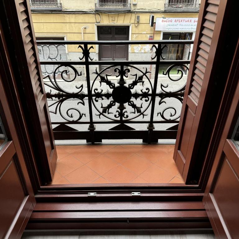 PlazaMayorSuites - Studio Apartment with Balcony VI - 2