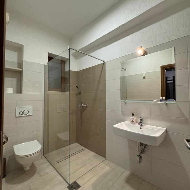 Hillside Rooms - Dvokrevetna Soba sa Bračnim Krevetom - 1