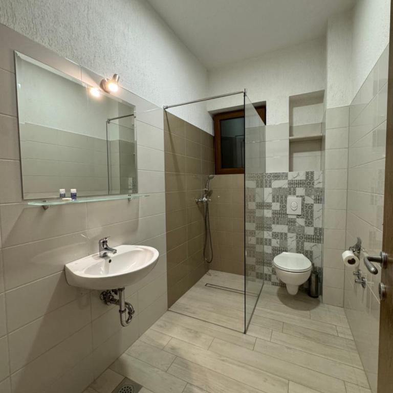 Hillside Rooms - Deluks Dvokrevetna Soba sa Bračnim Krevetom i Balkonom - 2