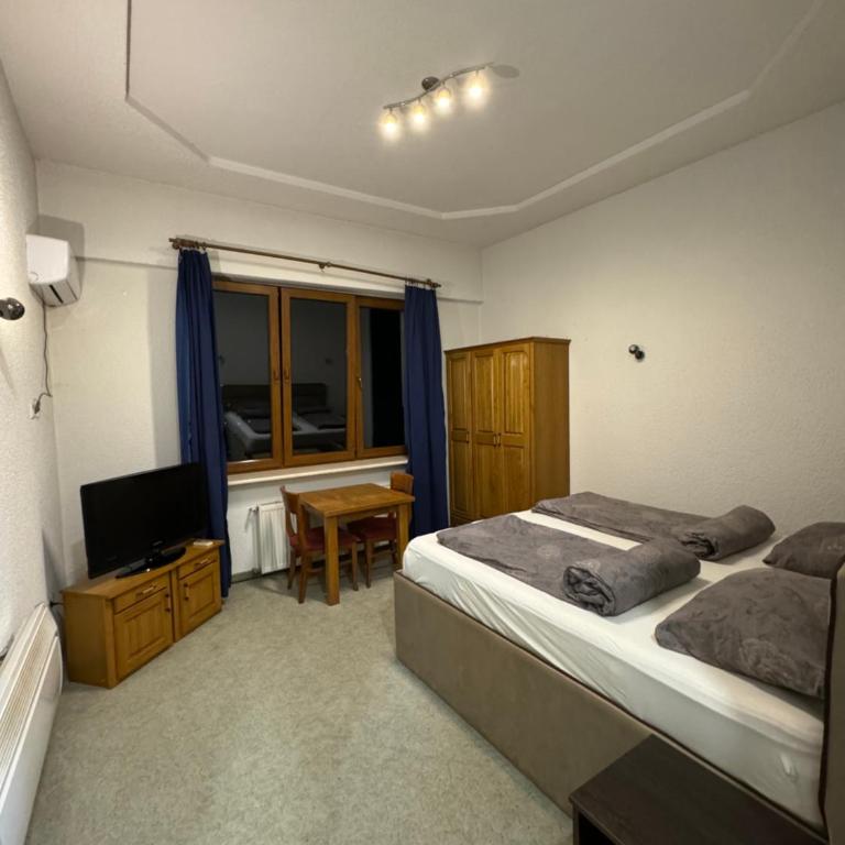 Hillside Rooms - Soba sa bračnim (queen-size) krevetom sa pogledom na baštu - 3