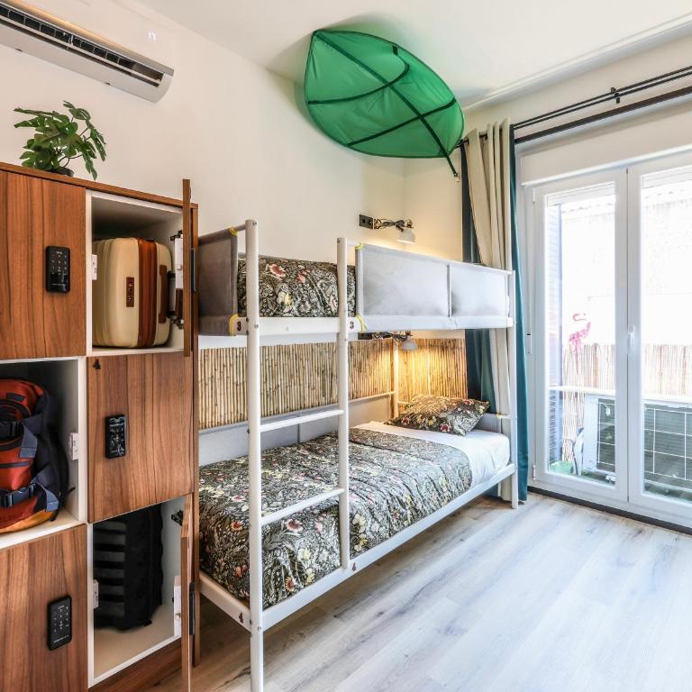 elíseo - livingCoworking - Malasaña - Bed in 6-Bed Female Dormitory Room - 1