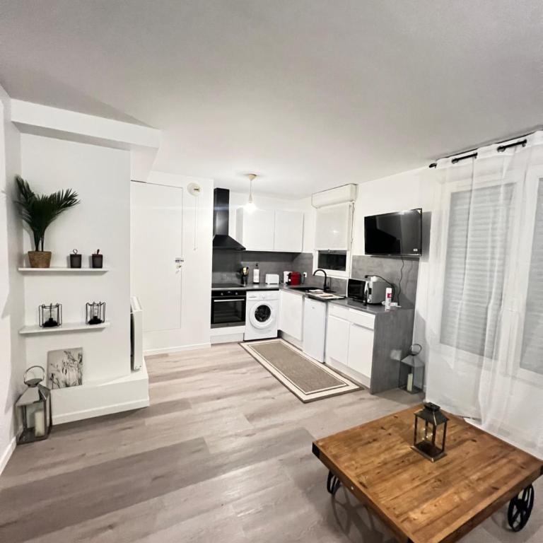 Cosy home stade de France CDG airport - Studio with Sofa Bed - 1