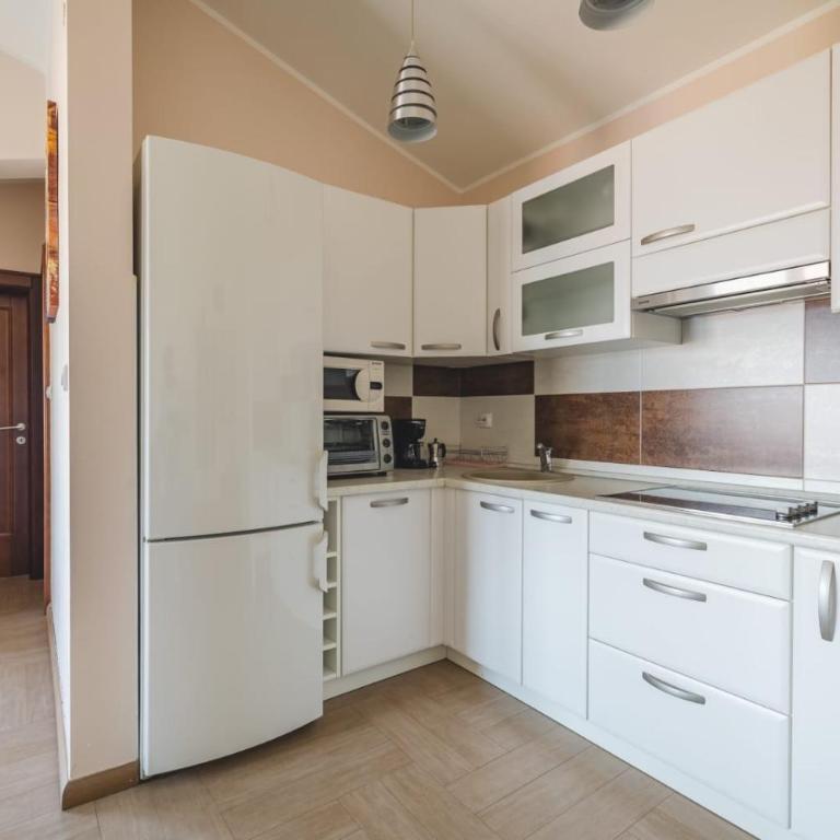 Lux Seaside Residence - One-Bedroom Apartment - 12