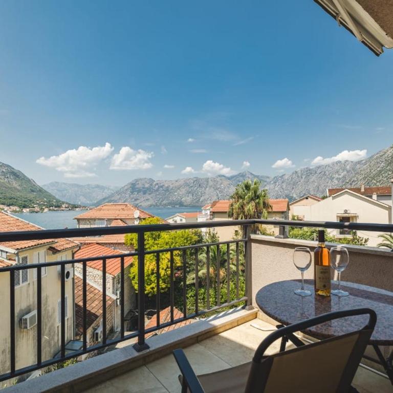 Lux Seaside Residence - One-Bedroom Apartment - 24