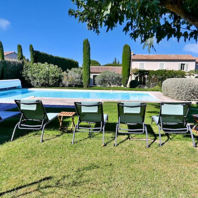 Villa Domitia Splendid View 5mn walk from center of Saint Remy - Villa - 84