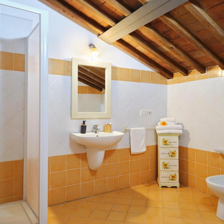 I Terzi Di Siena - Rooms Only - Camera Matrimoniale/Doppia con Letti Singoli con Bagno Privato Esterno - 4