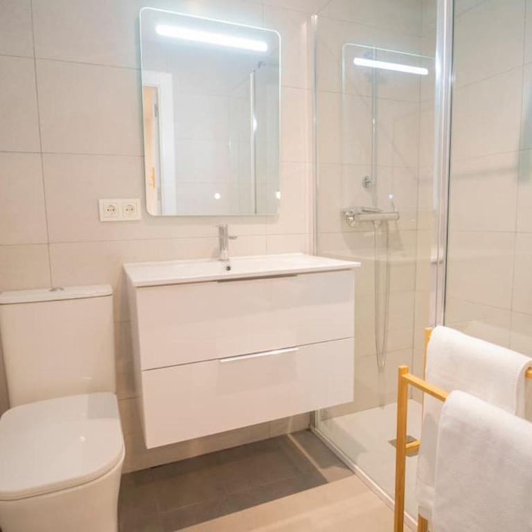 Granada Garden s Breeze - Three-Bedroom Apartment - 17