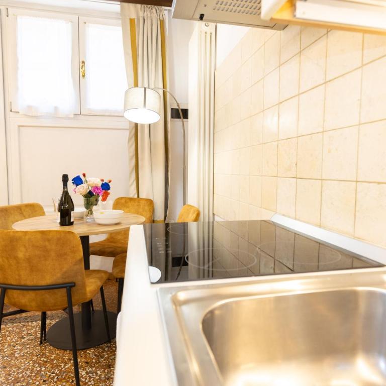 BolognaRoomscom - Frassinago Deluxe - Suite Deluxe con Vasca Idromassaggio - 12