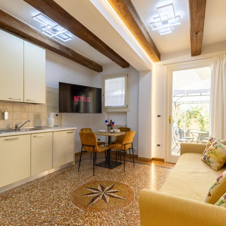 BolognaRoomscom - Frassinago Deluxe - Suite Queen con Vasca Idromassaggio - 4