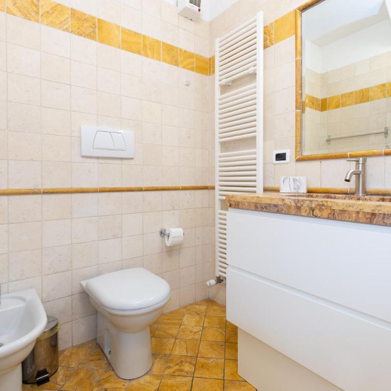 BolognaRoomscom - Frassinago Deluxe - Suite Queen con Vasca Idromassaggio - 10