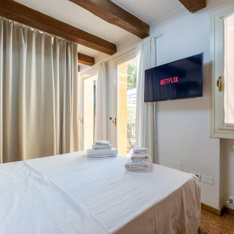 BolognaRoomscom - Frassinago Deluxe - Suite Queen con Vasca Idromassaggio - 9