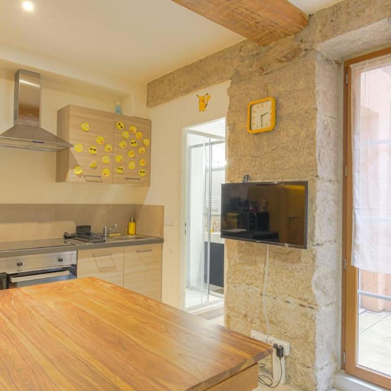 Spécial groupes Lyon - 10 personnes - Three-Bedroom Apartment - 2