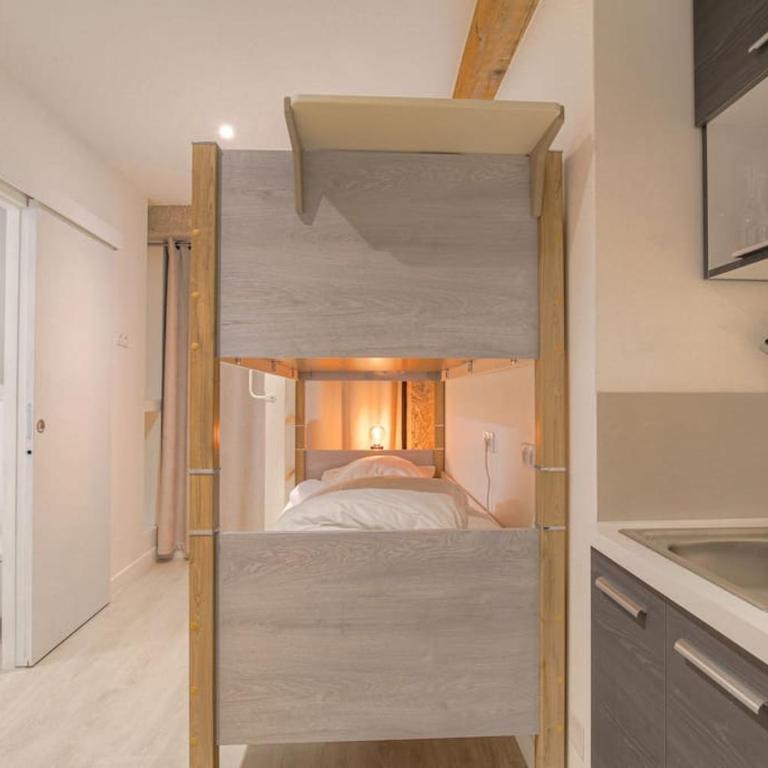 Spécial groupes Lyon - 10 personnes - Three-Bedroom Apartment - 4
