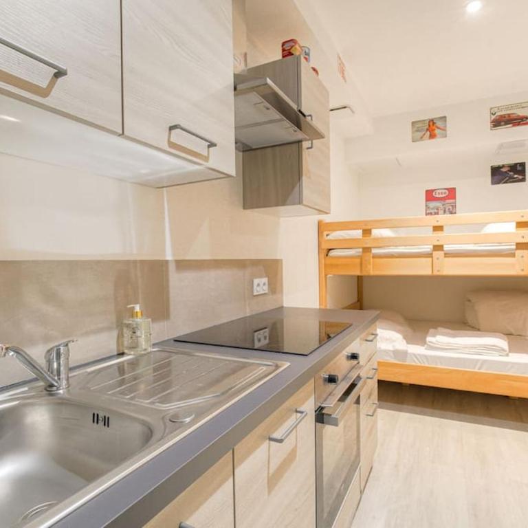 Spécial groupes Lyon - 10 personnes - Three-Bedroom Apartment - 5