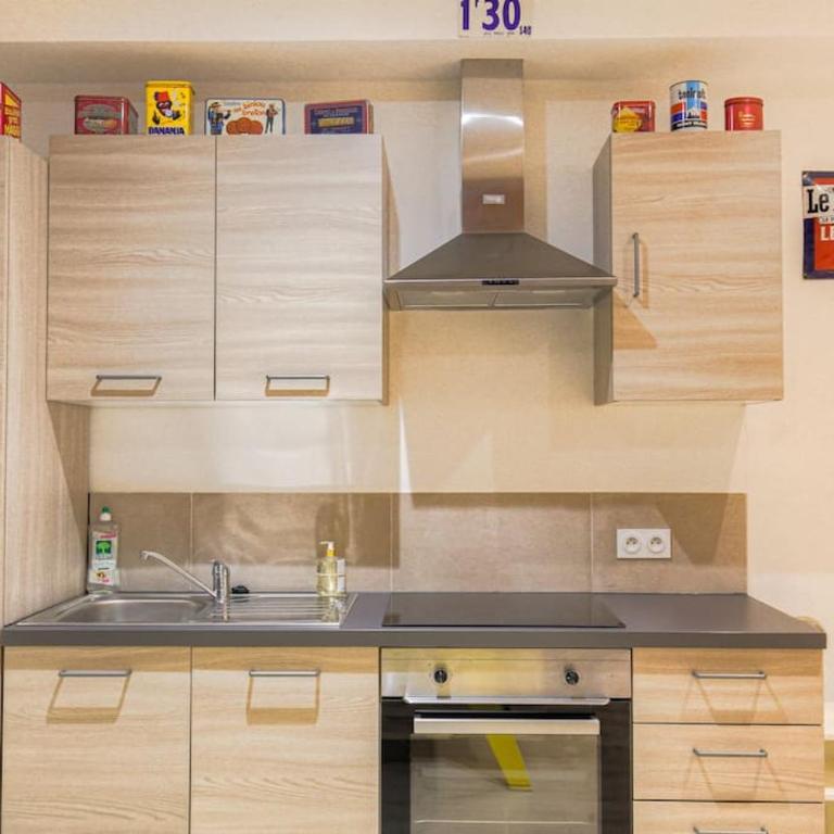 Spécial groupes Lyon - 10 personnes - Three-Bedroom Apartment - 18