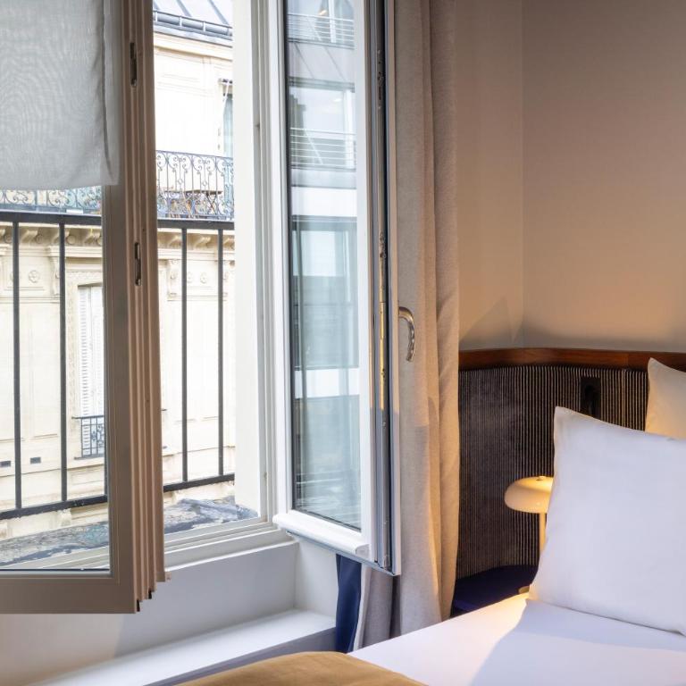Hôtel Gabbie - Double Room with Balcony - 11
