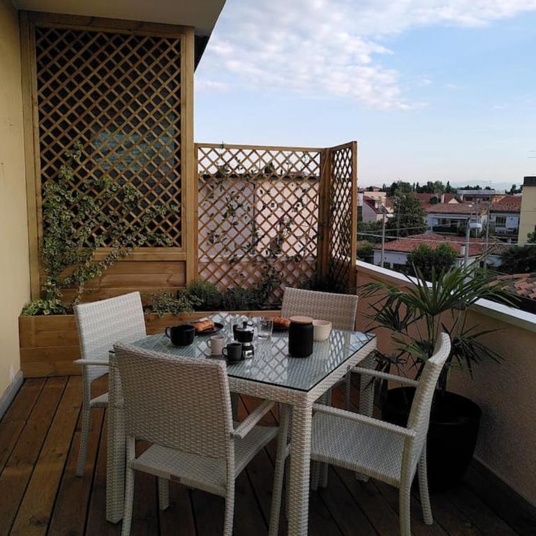 Bilocale zona Fiera-Stazione FS - Apartamento con balcón - 1