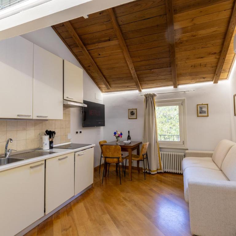 BolognaRoomscom - Frassinago Deluxe - Suite King con Vasca Idromassaggio - 1