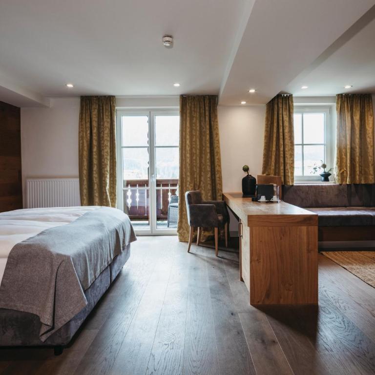Sonnhof Alpendorf - an adults only place - Junior Suite mit Bergblick - 3