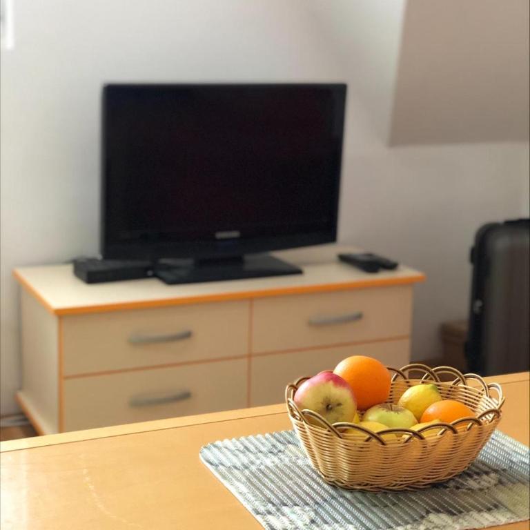 Apartmani Kris - Apartman sa 2 Spavaće Sobe i Pogledom na Bazen - 6
