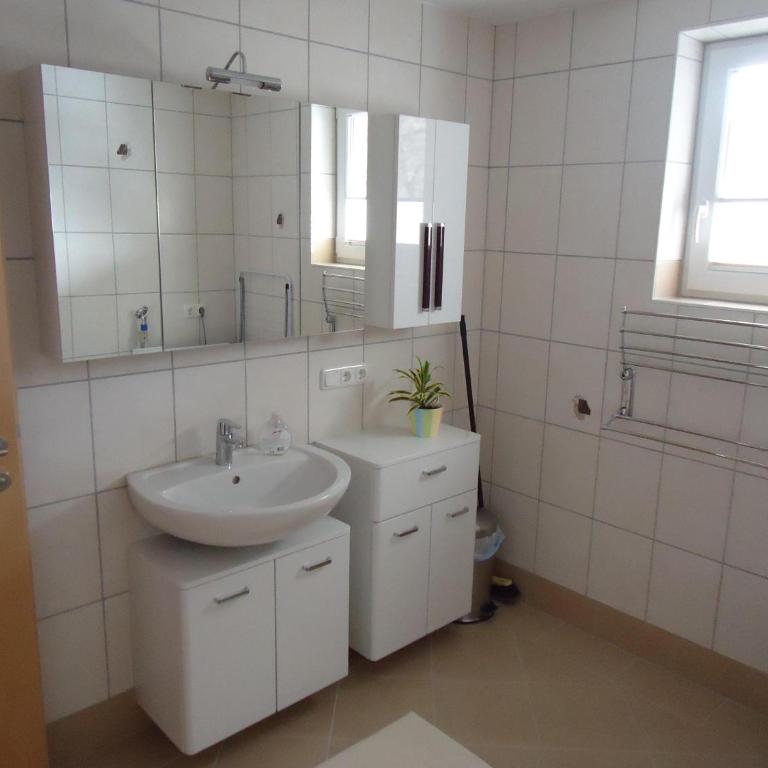Ferienwohnung Rainer Vogelhaus - Apartment mit 2 Schlafzimmern und Dusche - 17