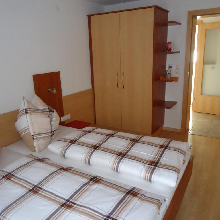Ferienwohnung Rainer Vogelhaus - Apartment mit 2 Schlafzimmern und Dusche - 3