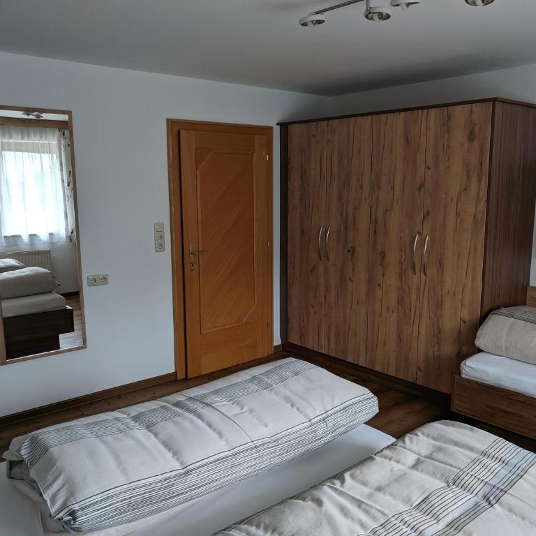 Ferienwohnung Rainer Kunterbunt - Apartment mit Dusche - 12