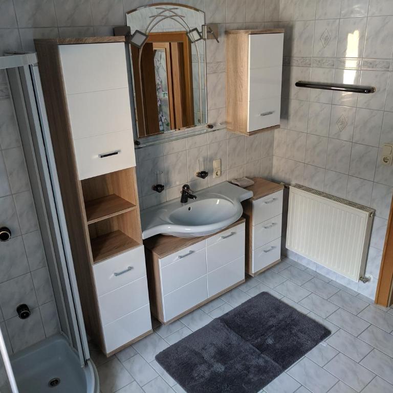 Ferienwohnung Rainer Kunterbunt - Apartment mit Dusche - 9