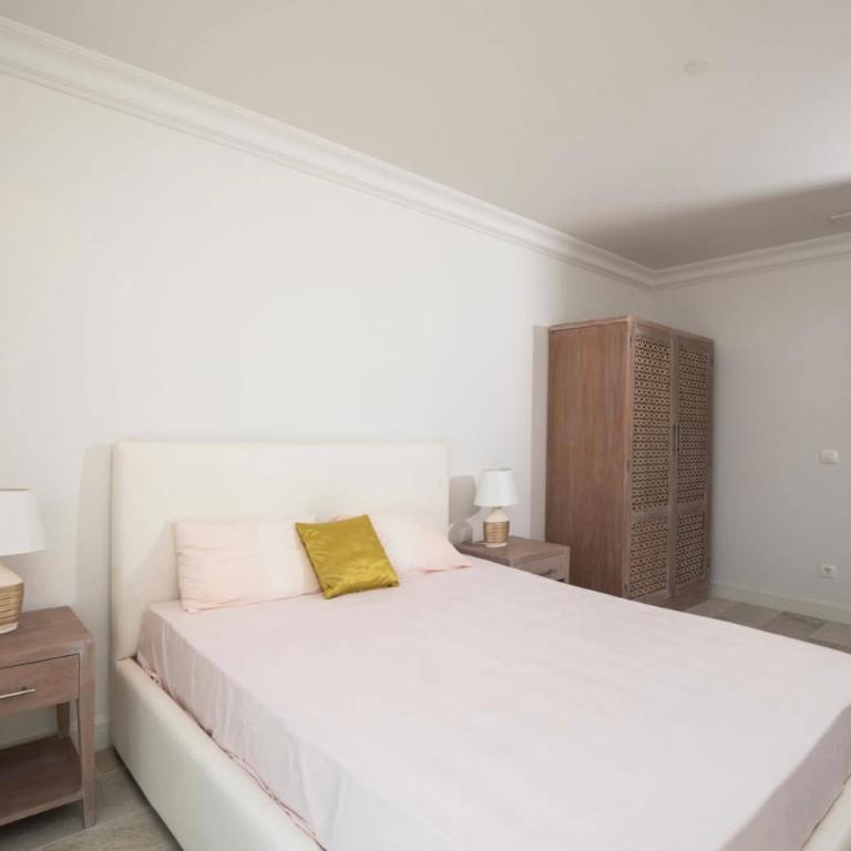 Sea View Three Bedroom Apartment - Marina Village - Three-Bedroom Apartment - 9