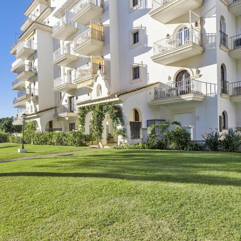 2 bdr apartment next to the beach in Puerto Banús - Apartamento de 2 dormitorios - 35