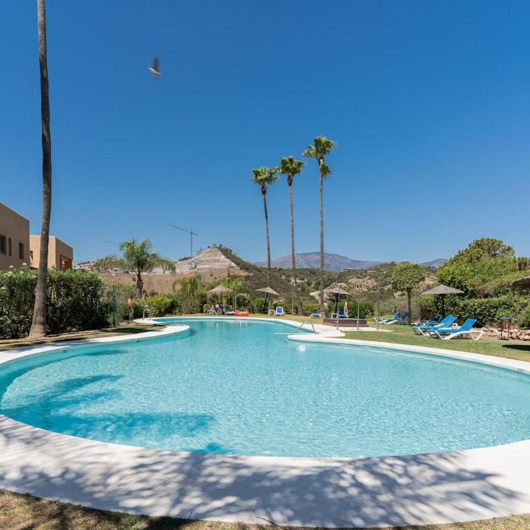 Seaview 2BR Penthouse with Terrace & Pool Access - Apartamento - 2