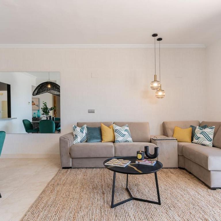 Seaview 2BR Penthouse with Terrace & Pool Access - Apartamento - 9