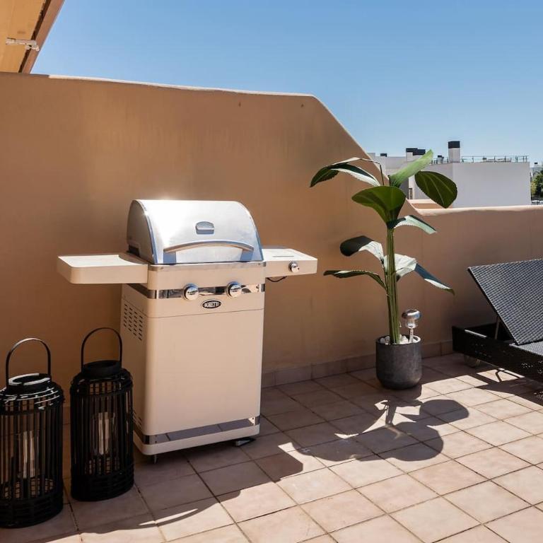 Seaview 2BR Penthouse with Terrace & Pool Access - Apartamento - 26