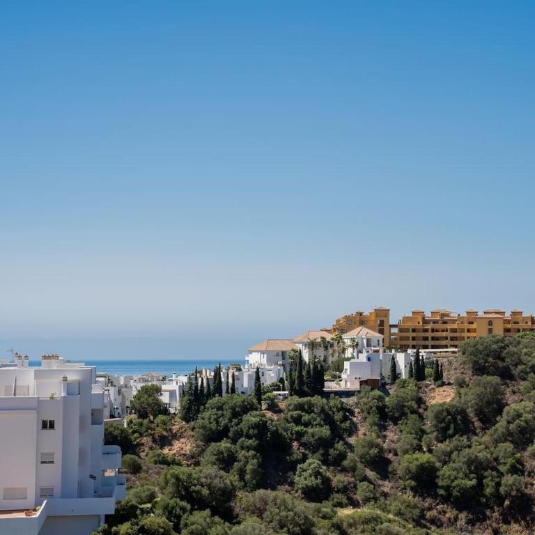 Seaview 2BR Penthouse with Terrace & Pool Access - Apartamento - 27