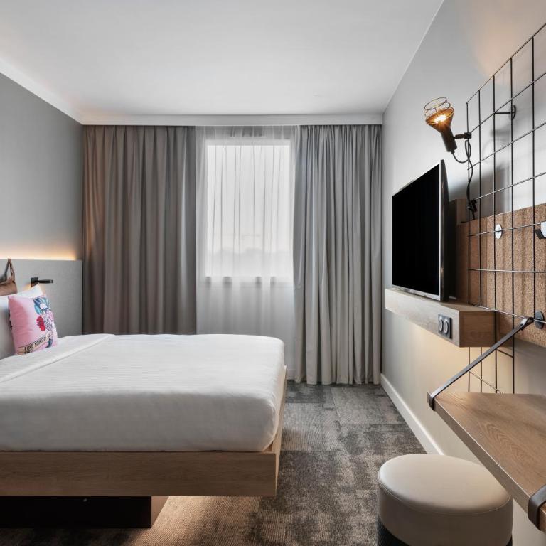 Moxy Amiens - Chambre Lit Queen-Size Confortable - 1