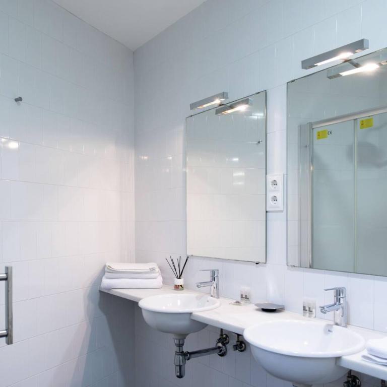 Bcn - Sagrada Familia - Three-Bedroom Apartment - 32