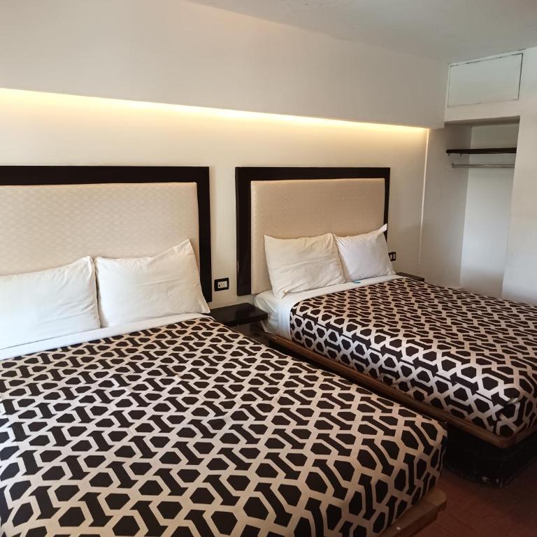 Hotel Essen's - Double Room with Two Double Beds with Lake View - 17