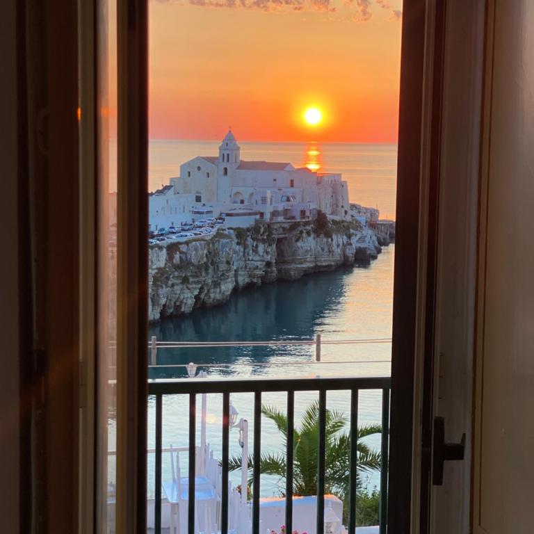 The Best, Sea, Old town, and sunrise view Apartment with balcony - Two-Bedroom Apartment - 10