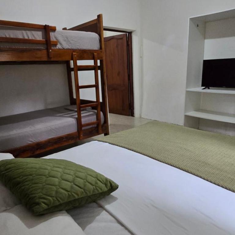 Palmendros Hosteria - Habitación Familiar - 2