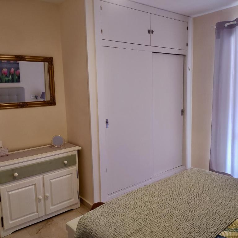 Las Rampas Fuengirola Puerto - Two-Bedroom Apartment with Terrace - 12