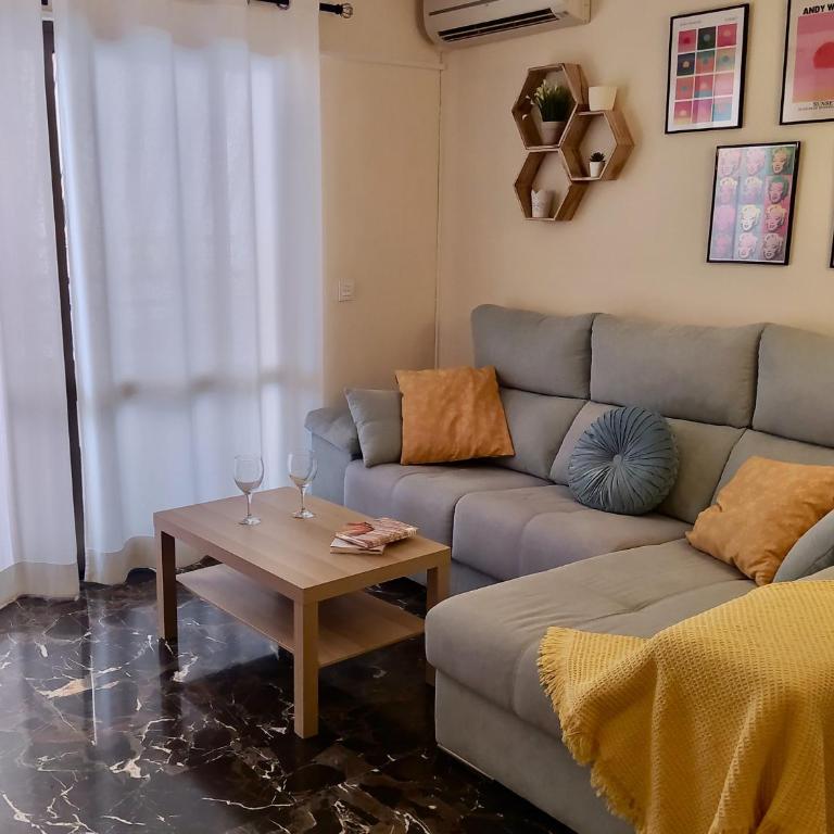 Las Rampas Fuengirola Puerto - Two-Bedroom Apartment with Terrace - 7
