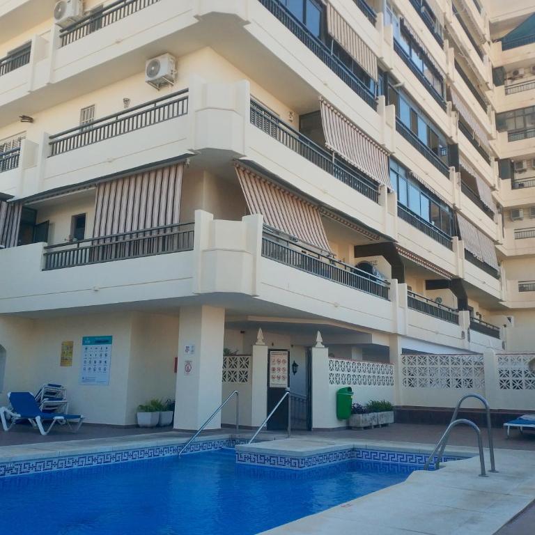 Las Rampas Fuengirola Puerto - Two-Bedroom Apartment with Terrace - 29