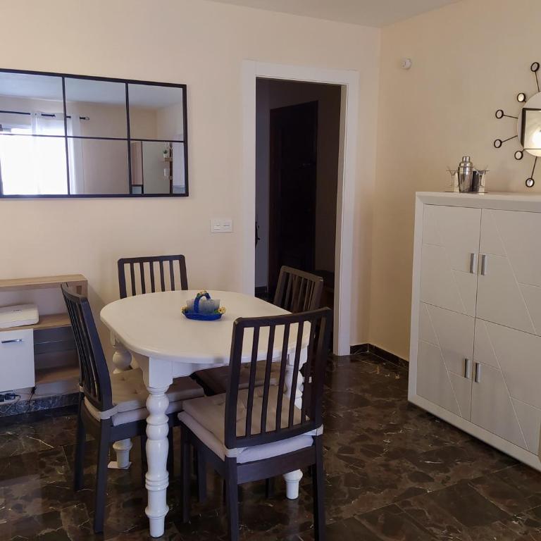 Las Rampas Fuengirola Puerto - Two-Bedroom Apartment with Terrace - 8