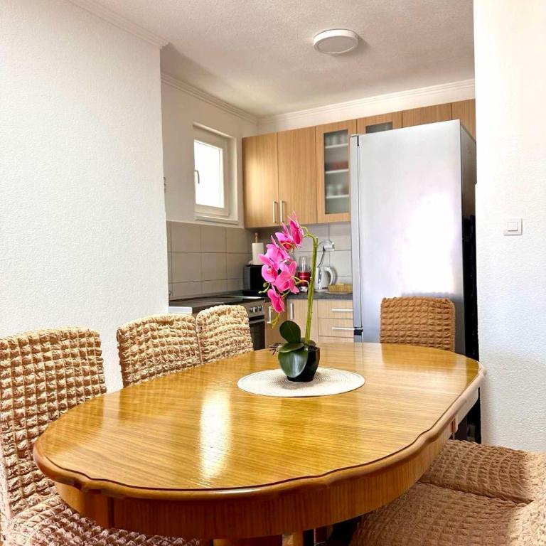 Apartman T&A - Apartman sa 2 Spavaće Sobe i Balkonom - 2