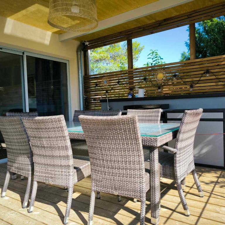 Maison, piscine, climatisation parking, 10min à pied du centre - Villa 2 Chambres - 23