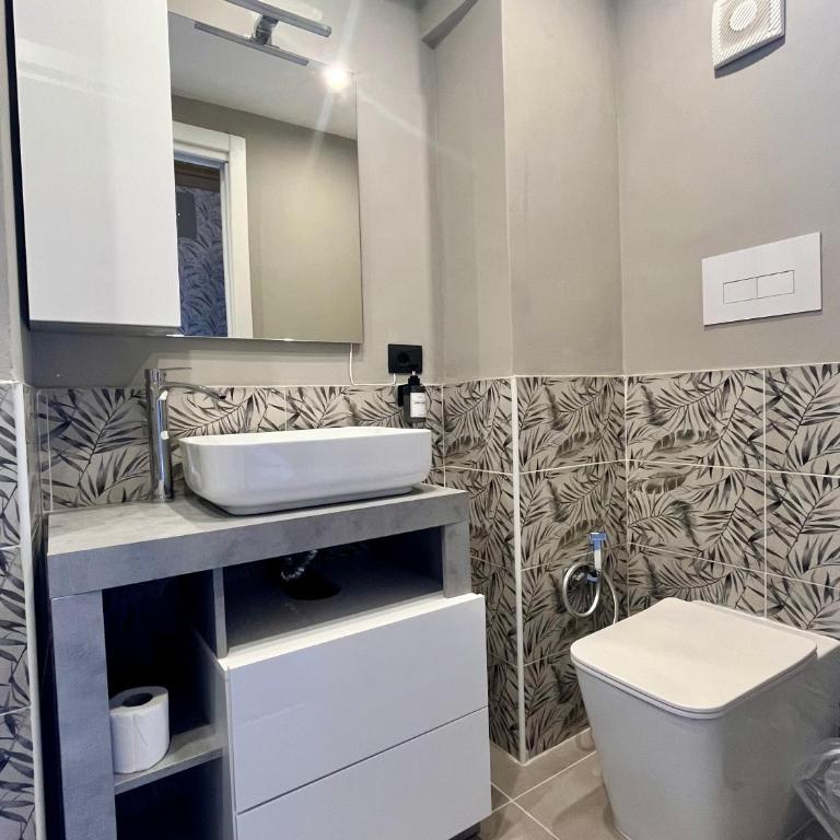 B&B Dimora Emily - Double Room with Balcony - 5