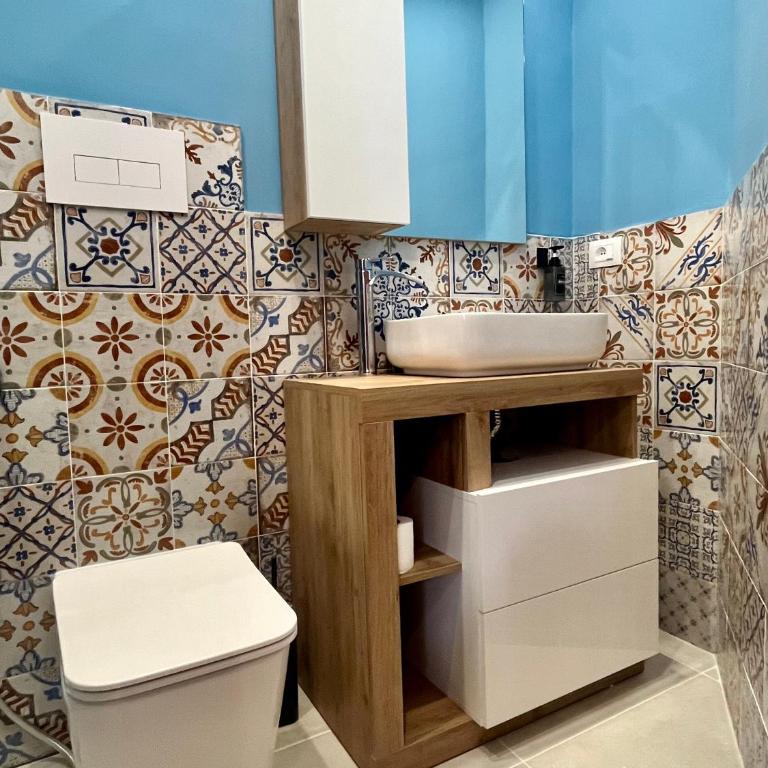B&B Dimora Emily - Double Room with Balcony - 10