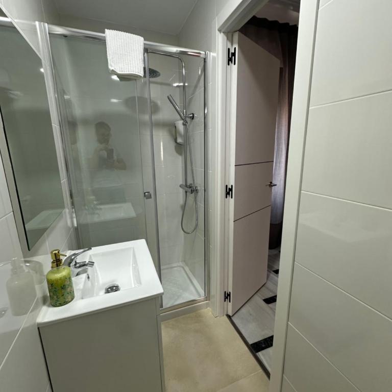 Hostal Arrate - Camera Matrimoniale con Bagno Privato - 6