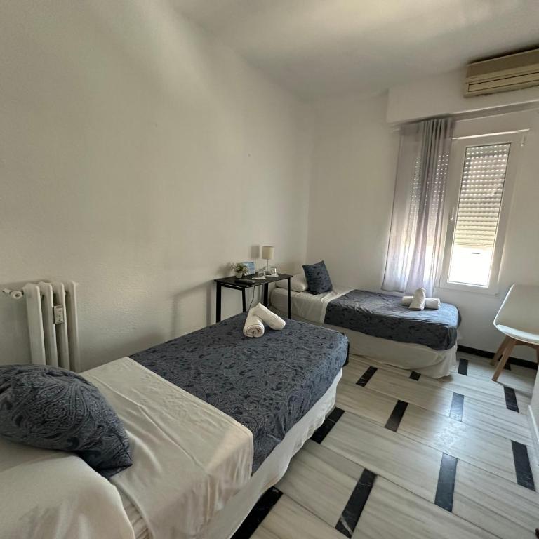 Hostal Arrate - Camera Doppia con Letti Singoli con Bagno Privato - 3